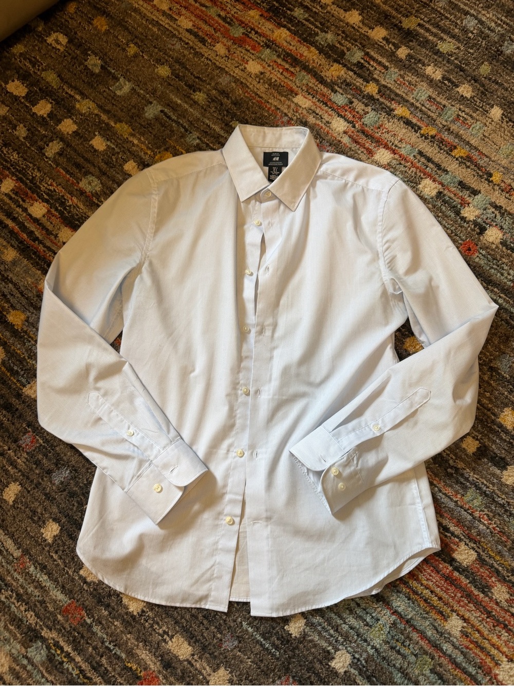 H&M Men's White Long-Sleeve Point-Collar Dress Shirt